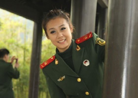 ������ױ����װ�����侯����Ů��(1)